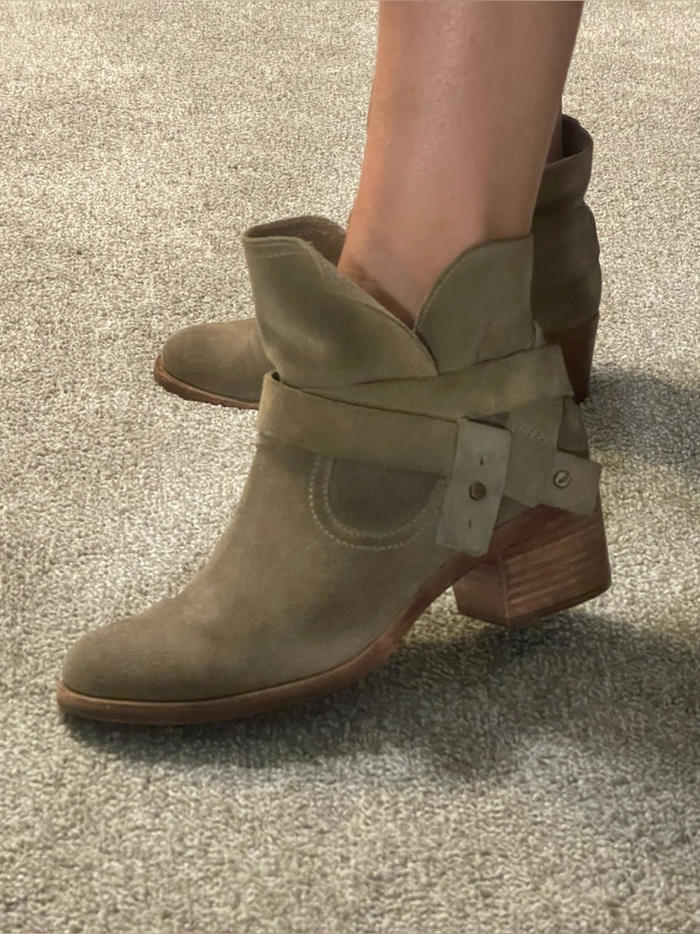 UGG Elora Sahara Suede Ankle Boots Wrap Strap Chunky Heel Booties Size 7